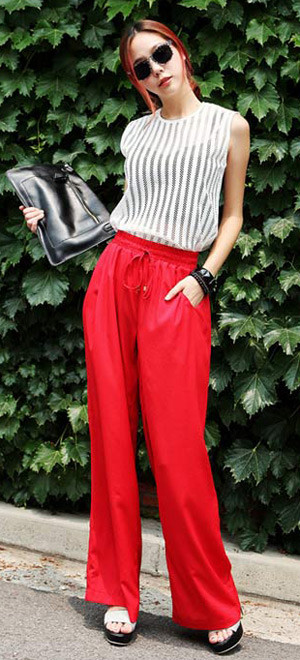 Về màu sắc, giống như bất kỳ kiểu quần nào khác, màu tối dành cho bạn gái mũm mĩm, màu sáng và rực rỡ dành cho thân hình mảnh mai, gầy gò. Về màu sắc, giống như bất kỳ kiểu quần nào khác, màu tối dành cho bạn gái mũm mĩm, màu sáng và rực rỡ dành cho thân hình mảnh mai, gầy gò.