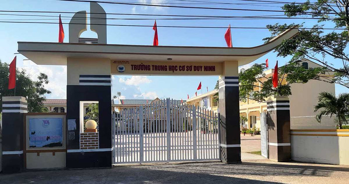 Tạm đình chỉ công tác đối với giáo viên chủ nhiệm ra lệnh học sinh tát bạn học 230 cái vào má. Ảnh: NP Tạm đình chỉ công tác đối với giáo viên chủ nhiệm ra lệnh học sinh tát bạn học 230 cái vào má. Ảnh: NP