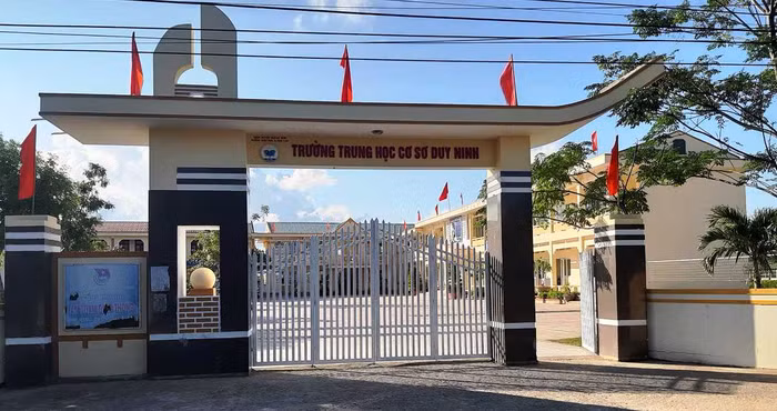 Tạm đình chỉ công tác đối với giáo viên chủ nhiệm ra lệnh học sinh tát bạn học 230 cái vào má. Ảnh: NP Tạm đình chỉ công tác đối với giáo viên chủ nhiệm ra lệnh học sinh tát bạn học 230 cái vào má. Ảnh: NP