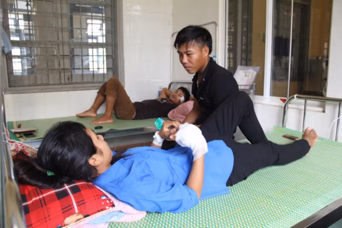 Thí sinh Hồ Thị Hà phải nhập viện cấp cứu sau môn thi Ngữ văn.