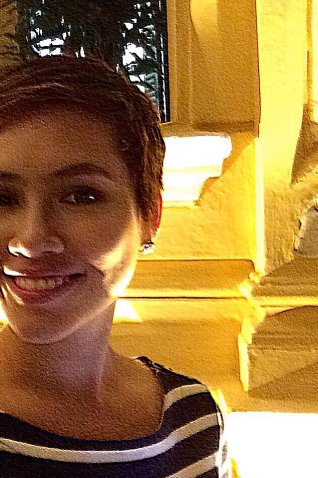 Á hậu Hoàng My tỏ ra khá hứng thú với vai trò MC của Gala Hiểu về trái tim: “Tối mai My làm MC Gala Hiểu Về Trái Tim, gây quỹ mổ tim cho các trẻ em nghèo do quỹ Hiểu Về Trái Tim tổ chức tại sân vườn của một palace cổ. Đừng ai tò mò leo rào ngó trộm nhá!”. Á hậu Hoàng My tỏ ra khá hứng thú với vai trò MC của Gala Hiểu về trái tim: “Tối mai My làm MC Gala Hiểu Về Trái Tim, gây quỹ mổ tim cho các trẻ em nghèo do quỹ Hiểu Về Trái Tim tổ chức tại sân vườn của một palace cổ. Đừng ai tò mò leo rào ngó trộm nhá!”.