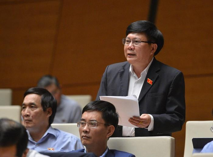 Đại biểu Cao Đình Thưởng, Ủy viên Uỷ ban Văn hoá, Giáo dục, Thanh niên, Thiếu niên và Nhi đồng của Quốc hội khóa 14. Ảnh: Quochoi.vn Đại biểu Cao Đình Thưởng, Ủy viên Uỷ ban Văn hoá, Giáo dục, Thanh niên, Thiếu niên và Nhi đồng của Quốc hội khóa 14. Ảnh: Quochoi.vn