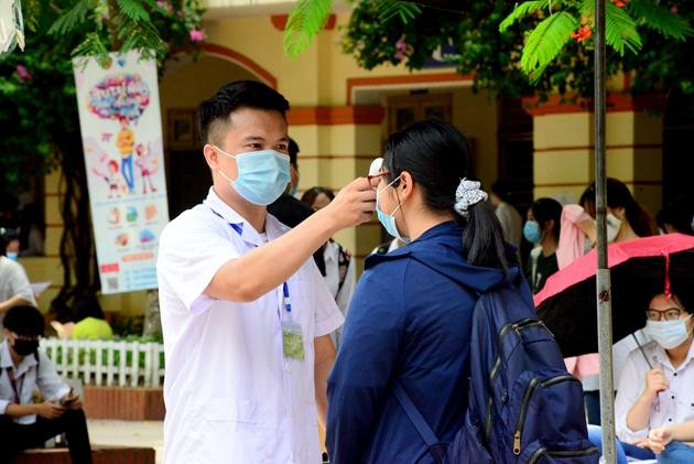 Dịch bệnh Covid-19 cũng một phần ảnh hưởng tới kết quả của kỳ thi vào lớp 10 của rất nhiều học sinh. Ảnh minh hoạ: Trung Dũng Dịch bệnh Covid-19 cũng một phần ảnh hưởng tới kết quả của kỳ thi vào lớp 10 của rất nhiều học sinh. Ảnh minh hoạ: Trung Dũng