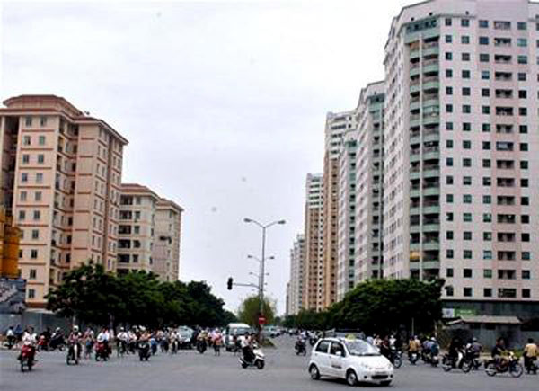 Không chỉ xây vượt diện tích quy hoạch được phê duyệt, từ năm 2005-2006, Vinaconex còn tự “áp giá” và ký hợp đồng chuyển nhượng cho các cá nhân, tổ chức không qua hình thức đấu giá với tổng diện tích sàn tầng 1 nhà chung cư gần 13.000m2, trục lợi hơn 230 tỷ đồng. (Nguồn: Đất Việt).