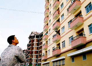 Theo chuyên gia BĐS, đề án mua lại căn hộ 15-17 triệu đồng/m2 là tốt nhưng chỉ là giải pháp tình thế, không thể giải cứu được thị trường. Theo chuyên gia BĐS, đề án mua lại căn hộ 15-17 triệu đồng/m2 là tốt nhưng chỉ là giải pháp tình thế, không thể giải cứu được thị trường.