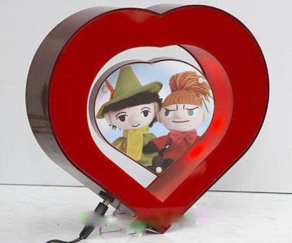 5. Trái tim quay Sẽ thật ấn tượng, lãng mạng khi hình ảnh bạn và người ấy bay lơ lửng trong trạng thái không trọng lượng giữa một trái tim được lồng trong một trái tim khác và được chiếu sang lung linh bằng ánh sang ấm áp của Led đỏ … 5. Trái tim quay Sẽ thật ấn tượng, lãng mạng khi hình ảnh bạn và người ấy bay lơ lửng trong trạng thái không trọng lượng giữa một trái tim được lồng trong một trái tim khác và được chiếu sang lung linh bằng ánh sang ấm áp của Led đỏ …