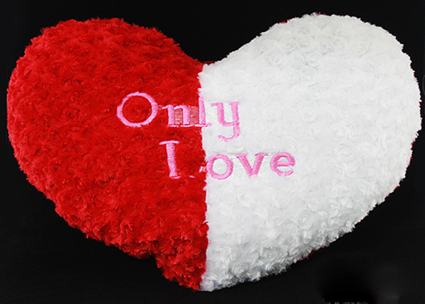2. Gối trái tim Những teen nào đang muốn mượn ngày lễ Valentine sắp tới để tỏ tình nói lời yêu thương với người ấy thì món quà độc đáo và ý nghĩa này đảm bảo sẽ làm tan chảy bất kỳ trái tim nào đấy. Một chiếc gối ôm hình trái tim sẽ thay cho tất cả những gì mà bạn muốn gửi gắm. 2. Gối trái tim Những teen nào đang muốn mượn ngày lễ Valentine sắp tới để tỏ tình nói lời yêu thương với người ấy thì món quà độc đáo và ý nghĩa này đảm bảo sẽ làm tan chảy bất kỳ trái tim nào đấy. Một chiếc gối ôm hình trái tim sẽ thay cho tất cả những gì mà bạn muốn gửi gắm.