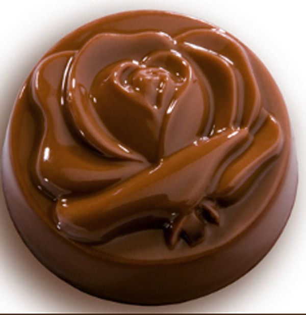 - Có lẽ nhìn thỏi chocolate này, nhiều người sẽ nhìn ngắm mãi mà không nỡ ăn. Sản phẩm được làm từ sô cô la Bỉ chính hiệu, tại một địa chỉ quen thuộc ở Hà Nội Belcholat (7 Tuệ Tĩnh, Hai Bà Trưng, 04.39 744 356). - Có lẽ nhìn thỏi chocolate này, nhiều người sẽ nhìn ngắm mãi mà không nỡ ăn. Sản phẩm được làm từ sô cô la Bỉ chính hiệu, tại một địa chỉ quen thuộc ở Hà Nội Belcholat (7 Tuệ Tĩnh, Hai Bà Trưng, 04.39 744 356).