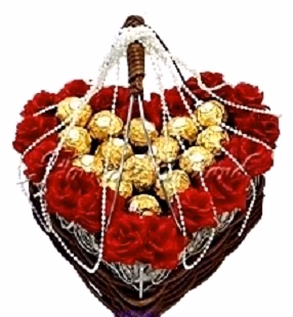 Vẫn là những thỏi chocolate ngọt ngào nhưng độc đáo ở chỗ: chúng được xếp gọn thành hình trái tim trong một chiếc giỏ trái tim và những bông hồng trái tim. (Giá bán: 570.000 đồng, tại số 4, ngõ 88 Định Công Thượng, Hoàng Mai, HN, 0466836247).