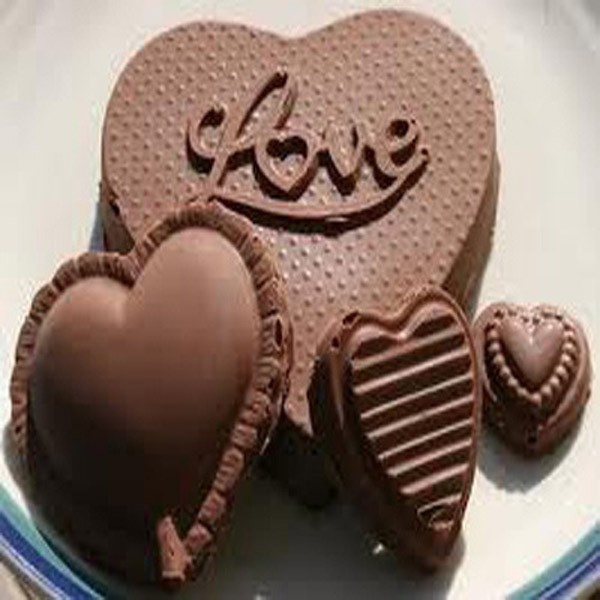 Hộp chocolate Belcholat với bộ sưu tập trái tim độc đáo này được bán với giá 500.000 đồng tại Ngọc Thủy, Long Biên, Hà Nội, Tel: 01667079359). Hộp chocolate Belcholat với bộ sưu tập trái tim độc đáo này được bán với giá 500.000 đồng tại Ngọc Thủy, Long Biên, Hà Nội, Tel: 01667079359).