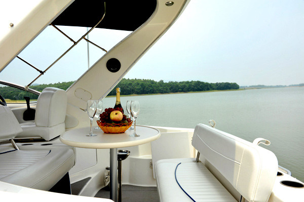 Đầu tư vào du thuyền nhằm đem đến cho du khách một loại hình nghỉ dưỡng sang trọng trong phong cách nghỉ dưỡng cao cấp tại Flamingo là một quyết định mang tính đột phá của Flamingo. Đầu tư vào du thuyền nhằm đem đến cho du khách một loại hình nghỉ dưỡng sang trọng trong phong cách nghỉ dưỡng cao cấp tại Flamingo là một quyết định mang tính đột phá của Flamingo.