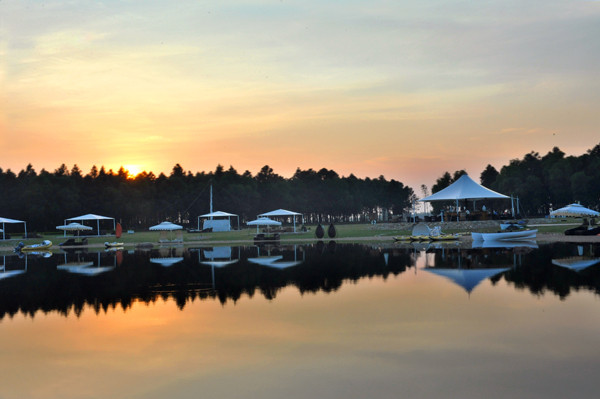 Một góc Flamingo beach dịu dàng trong ánh hoàng hôn. Một góc Flamingo beach dịu dàng trong ánh hoàng hôn.