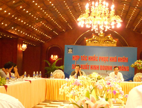 Trong buổi gặp mặt giữa các doanh nghiệp ngành xi măng để tìm cách tháo gỡ khó khăn, ông Nguyễn Văn Thiện, Chủ tịch Hiệp hội Xi măng Việt Nam đã cho rằng: Than tăng giá, giảm chất lượng là một trong những nguyên nhân tạo khó khăn cho ngành xi măng. (Ảnh: Hà Nhi)