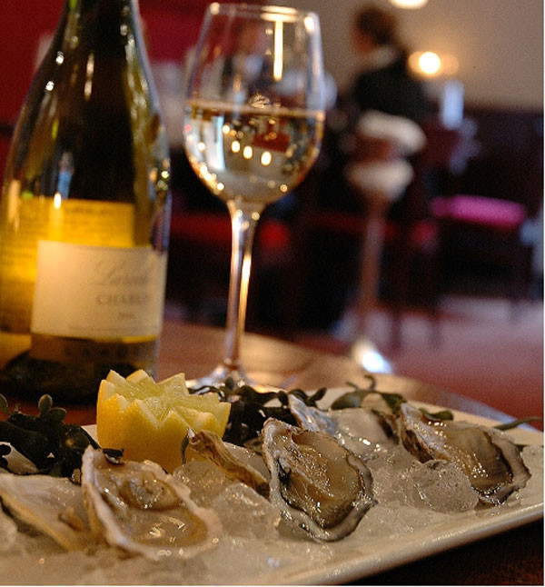 Thực đơn bữa tối Valentine tại Hilton có giá 790000++ VND/ người. (Ảnh: Bộ ba món Hàu biển – thức ăn cho tình yêu) Thực đơn bữa tối Valentine tại Hilton có giá 790000++ VND/ người. (Ảnh: Bộ ba món Hàu biển – thức ăn cho tình yêu)