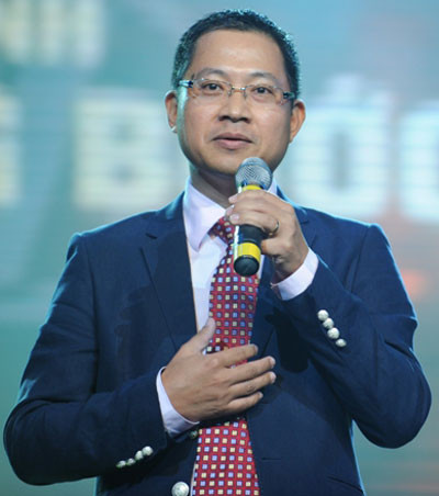 Theo quan điểm của CEO Nam An Group Lý Quý Trung: Môi trường cạnh tranh là điểm mấu chốt tạo nên phong cách phục vụ khác nhau giữa Sài Gòn và Hà Nội. Sài Gòn xô bồ hơn, khắc nghiệt hơn nên phong cách phục vụ “chiều khách” rất đặc thù ở thành phố này. Theo quan điểm của CEO Nam An Group Lý Quý Trung: Môi trường cạnh tranh là điểm mấu chốt tạo nên phong cách phục vụ khác nhau giữa Sài Gòn và Hà Nội. Sài Gòn xô bồ hơn, khắc nghiệt hơn nên phong cách phục vụ “chiều khách” rất đặc thù ở thành phố này.