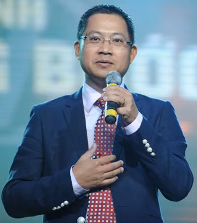 Theo quan điểm của CEO Nam An Group Lý Quý Trung: Môi trường cạnh tranh là điểm mấu chốt tạo nên phong cách phục vụ khác nhau giữa Sài Gòn và Hà Nội. Sài Gòn xô bồ hơn, khắc nghiệt hơn nên phong cách phục vụ “chiều khách” rất đặc thù ở thành phố này. Theo quan điểm của CEO Nam An Group Lý Quý Trung: Môi trường cạnh tranh là điểm mấu chốt tạo nên phong cách phục vụ khác nhau giữa Sài Gòn và Hà Nội. Sài Gòn xô bồ hơn, khắc nghiệt hơn nên phong cách phục vụ “chiều khách” rất đặc thù ở thành phố này.