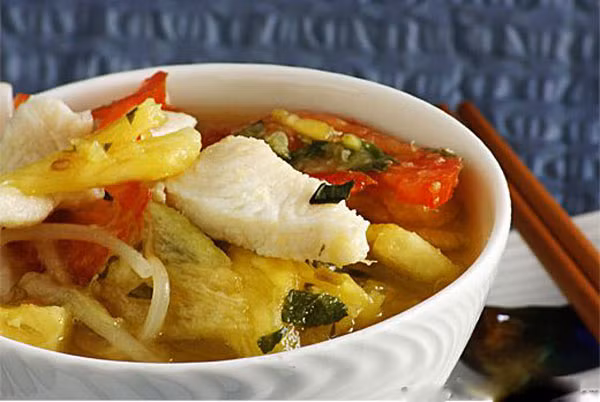 Tùy theo mùa mà về Nam bộ bạn lại được thưởng thức một món canh chua khác nhau, nhất là mùa nước nổi tháng 9 tháng 10 âm lịch, cá linh theo con nước lũ về cũng là lúc điên điển, so đũa trổ bông. Lúc này bông so đũa, điên điển đầu mùa rất ngọt, cá linh thì no tròn, béo ngậy.