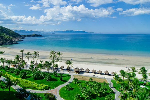 Như một nét chấm phá mang lại vẻ đẹp sang trọng, hoàn mỹ cho bức tranh sơn thủy hữu tình của vịnh biển Nha Trang, Vinpearl Nha Trang Resort & Spa - khu khách sạn 5 sao đẳng cấp quốc tế nằm trong tổ hợp khách sạn, nghỉ dưỡng, du lịch và giải trí Vipearl Nha Trang- được du khách yêu mến gọi là “Viên ngọc trai lấp lánh gắn trên vương miện của nữ hoàng biển khơi”. Như một nét chấm phá mang lại vẻ đẹp sang trọng, hoàn mỹ cho bức tranh sơn thủy hữu tình của vịnh biển Nha Trang, Vinpearl Nha Trang Resort & Spa - khu khách sạn 5 sao đẳng cấp quốc tế nằm trong tổ hợp khách sạn, nghỉ dưỡng, du lịch và giải trí Vipearl Nha Trang- được du khách yêu mến gọi là “Viên ngọc trai lấp lánh gắn trên vương miện của nữ hoàng biển khơi”.
