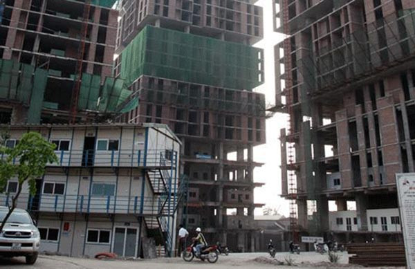 Ngoài những toà nhà này đang được hoàn thiện, thì hầu hết công trường dự án Usilk city không thay đổi sau nhiều tháng gần đây.