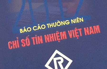 Đại diện của Hội đồng biên soạn cuốn Báo cáo thường niên Chỉ số tín nhiệm Việt Nam cho biết: Bảng xếp hạng năng lực cạnh tranh các ngân hàng thương mại năm 2012 chính xác tới 70%. Đại diện của Hội đồng biên soạn cuốn Báo cáo thường niên Chỉ số tín nhiệm Việt Nam cho biết: Bảng xếp hạng năng lực cạnh tranh các ngân hàng thương mại năm 2012 chính xác tới 70%.