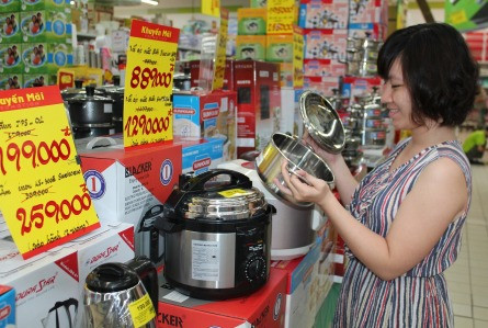 Từ 15/8 đến 3/9/2012, hệ thống siêu thị Big C tưng bừng triển khai 2 chương trình khuyến mãi với gần 1.200 mặt hàng có mức giảm giá đến 40% kèm theo hàng nghìn giải thưởng hấp dẫn trị giá lên đến 3,5 tỉ đồng. Từ 15/8 đến 3/9/2012, hệ thống siêu thị Big C tưng bừng triển khai 2 chương trình khuyến mãi với gần 1.200 mặt hàng có mức giảm giá đến 40% kèm theo hàng nghìn giải thưởng hấp dẫn trị giá lên đến 3,5 tỉ đồng.