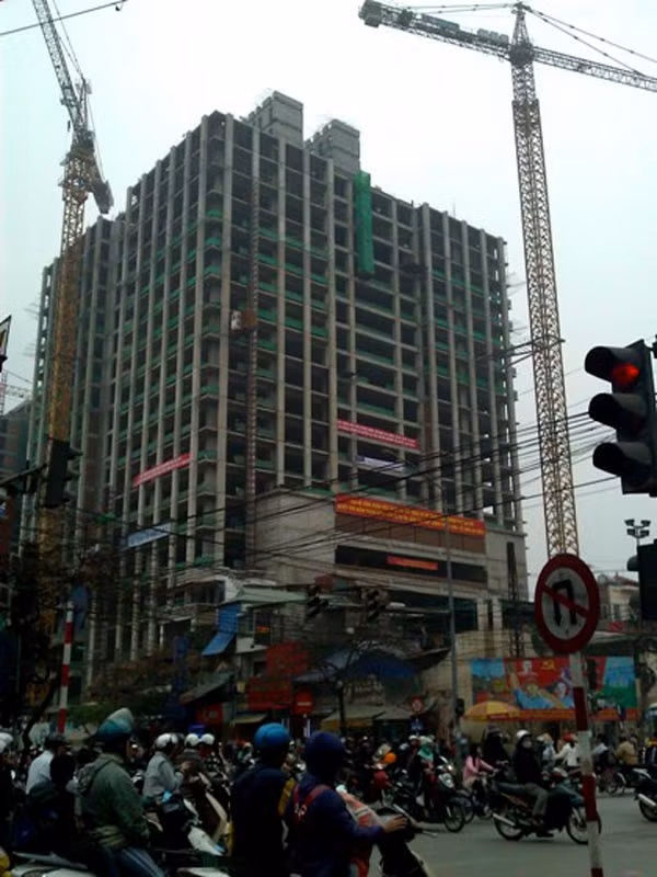 Hiện, công trình cũng đang gấp rút xây dựng nhưng với hạn hoàn thành đã gần hết thì công trình vẫn không thể đuổi kịp tiến độ đề ra.