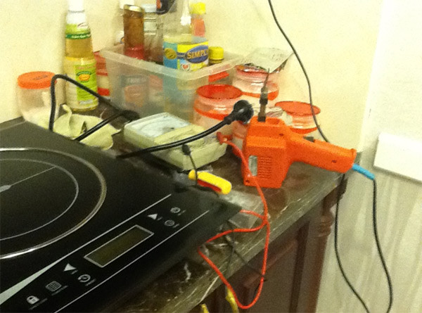 Chiếc bếp điện từ Frico này giá niêm yết tại hãng là 28,288 triệu đồng nhưng chị N. mua tại BigC Thăng Long (Hà Nội) trong đợt khuyến mại được giảm giá còn 24 triệu đồng. Tuy nhiên, ngay ngày đầu tiên sử dụng, một bên bếp không hoạt độg. Chiếc bếp điện từ Frico này giá niêm yết tại hãng là 28,288 triệu đồng nhưng chị N. mua tại BigC Thăng Long (Hà Nội) trong đợt khuyến mại được giảm giá còn 24 triệu đồng. Tuy nhiên, ngay ngày đầu tiên sử dụng, một bên bếp không hoạt độg.