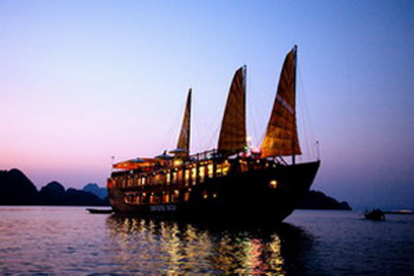 Để hưởng trọn vẹn tour du lịch Hạ Long trên tàu đẳng cấp 5 sao Indochina Sails, khách hàng phải bỏ ra khoảng 208 USD (chương trình 3 ngày/2 đêm) và 108 USD cho chương trình 2 ngày 1 đêm. Để hưởng trọn vẹn tour du lịch Hạ Long trên tàu đẳng cấp 5 sao Indochina Sails, khách hàng phải bỏ ra khoảng 208 USD (chương trình 3 ngày/2 đêm) và 108 USD cho chương trình 2 ngày 1 đêm.