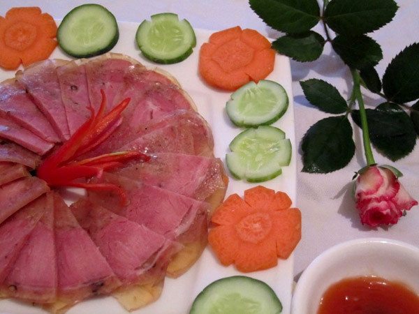 Với giá bán lẻ khoảng 250.000 đồng/kg, bạn sẽ có ngay một món ăn lý tưởng cho các bữa tiệc, đám cưới, giỗ chạp hay làm quà biếu trong các dịp Lễ, Tết. Với giá bán lẻ khoảng 250.000 đồng/kg, bạn sẽ có ngay một món ăn lý tưởng cho các bữa tiệc, đám cưới, giỗ chạp hay làm quà biếu trong các dịp Lễ, Tết.