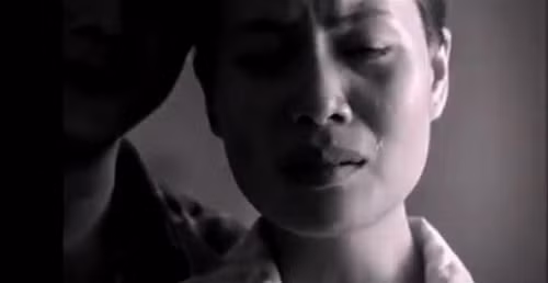 Nếu biết nhân vật Tuấn chỉ là trò diễn xuất trên phim ảnh, liệu khán giả xem truyền hình có xúc động tới rơi nước mắt nhiều như vậy không? Nếu biết nhân vật Tuấn chỉ là trò diễn xuất trên phim ảnh, liệu khán giả xem truyền hình có xúc động tới rơi nước mắt nhiều như vậy không?