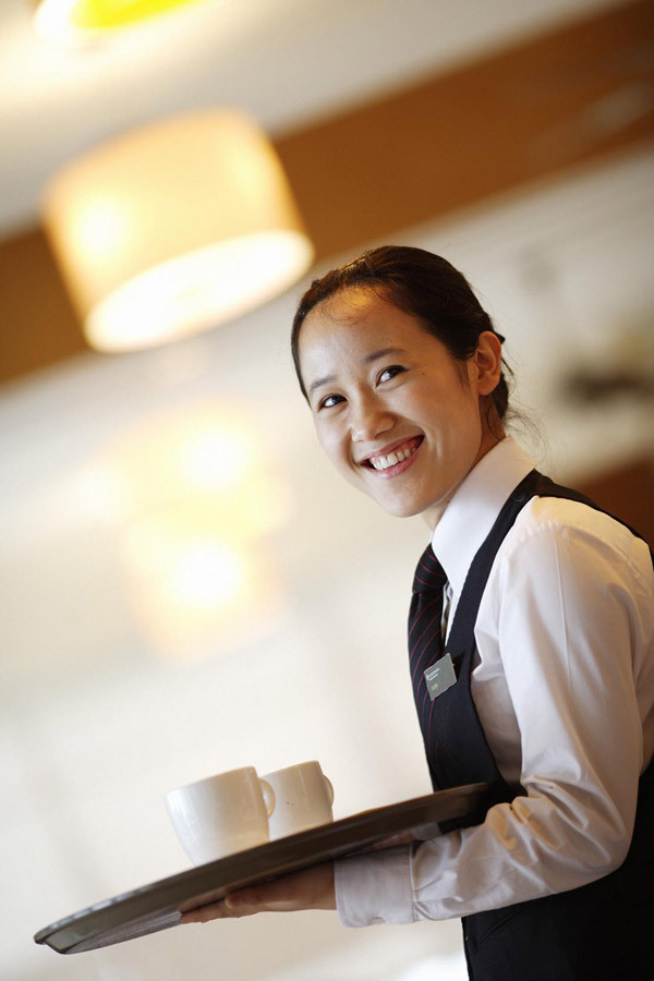 Nụ cười luôn thường trực trên môi của những người phục vụ luôn níu giữ bước chân du khách đã một lần đến với InterContinental Hanoi Westlake. Nụ cười luôn thường trực trên môi của những người phục vụ luôn níu giữ bước chân du khách đã một lần đến với InterContinental Hanoi Westlake.