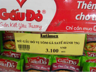 Mặc dù giá rẻ hơn một số loại mì khác trên thị trường nhưng mì Gấu đỏ vẫn chưa thực sự được người tiêu dùng đón nhận, doanh số vẫn chưa cao như doanh nghiệp kỳ vọng. Mặc dù giá rẻ hơn một số loại mì khác trên thị trường nhưng mì Gấu đỏ vẫn chưa thực sự được người tiêu dùng đón nhận, doanh số vẫn chưa cao như doanh nghiệp kỳ vọng.