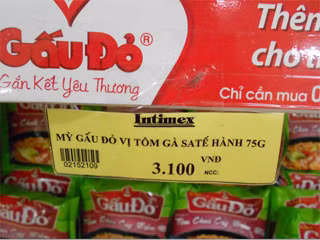 Mặc dù giá rẻ hơn một số loại mì khác trên thị trường nhưng mì Gấu đỏ vẫn chưa thực sự được người tiêu dùng đón nhận, doanh số vẫn chưa cao như doanh nghiệp kỳ vọng.