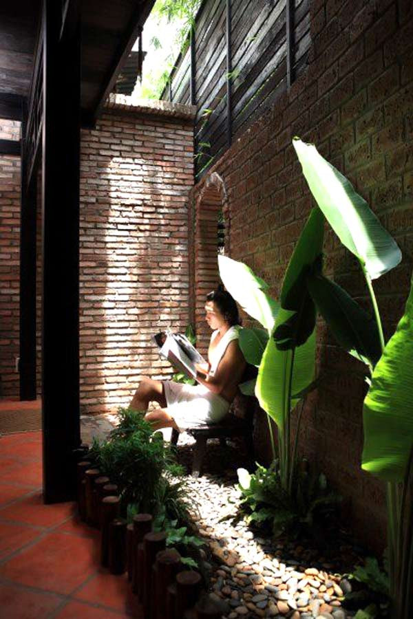 Mùi hoa thơm phảng phất, tiếng chim hót hòa cùng tiếng đàn Piano du dương, một khoảng lặng giữa cuộc sống xô bồ sẽ giúp khách có cảm xúc thăng hoa.