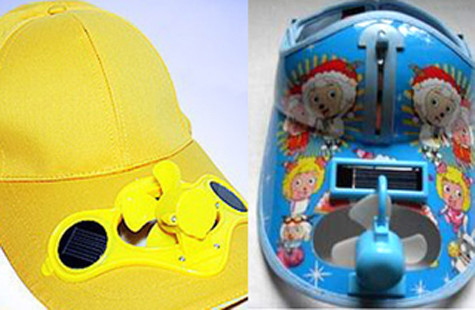 Mũ gắn quạt chạy bằng năng lượng mặt trời có bộ phận quạt ở phần lưỡi trai. Hàng “độc” này có cả loại dùng cho trẻ em và người lớn với giá bán từ 80.000 - 200.000 đồng/chiếc. Mũ gắn quạt chạy bằng năng lượng mặt trời có bộ phận quạt ở phần lưỡi trai. Hàng “độc” này có cả loại dùng cho trẻ em và người lớn với giá bán từ 80.000 - 200.000 đồng/chiếc.