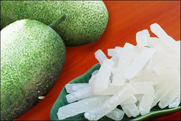 6. Mứt bí Mứt bí là loại mứt duy nhất được dùng nhiều khi làm các loại bánh (bánh trung thu, bánh pía), trong khi các loại mứt khác không được “ưu ái” đến như vậy. Do đó, trong danh sách các loại mứt ngày Tết, phải “ưu tiên” mứt bí lên hàng đầu. Bởi lẽ, với món mứt bí này, nếu có thừa thì bạn có thể gói kín cất đi để làm bánh vào lúc khác được. 6. Mứt bí Mứt bí là loại mứt duy nhất được dùng nhiều khi làm các loại bánh (bánh trung thu, bánh pía), trong khi các loại mứt khác không được “ưu ái” đến như vậy. Do đó, trong danh sách các loại mứt ngày Tết, phải “ưu tiên” mứt bí lên hàng đầu. Bởi lẽ, với món mứt bí này, nếu có thừa thì bạn có thể gói kín cất đi để làm bánh vào lúc khác được.