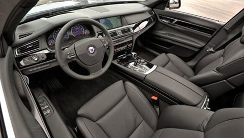 So với dòng xe nguyên bản, Alpina B7 có bộ phanh lớn hơn, bộ giảm xóc cũng cứng hơn cho mức độ an toàn cao hơn khi vận hành cùng với hệ thống treo được lập trình khác. Bên cạnh đó là bộ tiêu chuẩn có đủ túi khí, hệ thống ổn định thân xe điện tử và hệ thống kiểm soát độ bám đường. Bên trong nội thất cũng là những đường nét chi tiết quen thuộc ở B7 series nhưng thêm vào đó là những chi tiết được làm bằng da, cụm đồng hồ nổi bật hơn, ốp bậu cửa có đèn, vô lăng dọc da được khâu bằng thủ công và những lo go của hảng Alpina. Thêm nữa, khách hàng còn có thể tùy chọn nội thất bằng gỗ đen hoặc màu tím mía. So với dòng xe nguyên bản, Alpina B7 có bộ phanh lớn hơn, bộ giảm xóc cũng cứng hơn cho mức độ an toàn cao hơn khi vận hành cùng với hệ thống treo được lập trình khác. Bên cạnh đó là bộ tiêu chuẩn có đủ túi khí, hệ thống ổn định thân xe điện tử và hệ thống kiểm soát độ bám đường. Bên trong nội thất cũng là những đường nét chi tiết quen thuộc ở B7 series nhưng thêm vào đó là những chi tiết được làm bằng da, cụm đồng hồ nổi bật hơn, ốp bậu cửa có đèn, vô lăng dọc da được khâu bằng thủ công và những lo go của hảng Alpina. Thêm nữa, khách hàng còn có thể tùy chọn nội thất bằng gỗ đen hoặc màu tím mía.