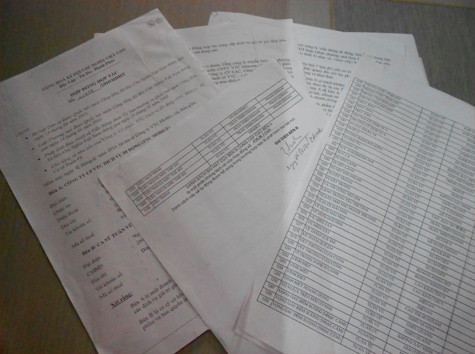 Hợp đồng ký kết hợp tác kinh doanh giữa công ty VTC Mobile và người đại diện của ca sỹ Tuấn Vũ - ông Nguyễn Viết Thanh. Hợp đồng ký kết hợp tác kinh doanh giữa công ty VTC Mobile và người đại diện của ca sỹ Tuấn Vũ - ông Nguyễn Viết Thanh.