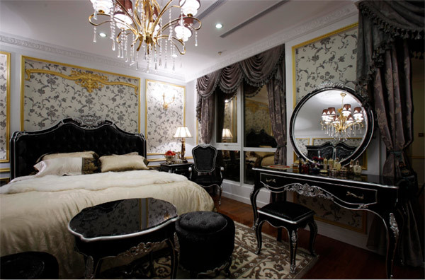 Đỏ và vàng kim đế vương tượng trưng cho uy quyền tối thượng của Zues, tím hồng lãng mạn của thần tình yêu Cupid, và xanh lá từ thần hoa cỏ - Flora… Đỏ và vàng kim đế vương tượng trưng cho uy quyền tối thượng của Zues, tím hồng lãng mạn của thần tình yêu Cupid, và xanh lá từ thần hoa cỏ - Flora…