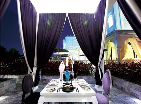 Tòa lâu đài siêu sang màu trắng trị giá lên tới 15 triệu USD là một tác phẩm nghệ thuật cao cấp mà Khải silk mở cửa cho tất cả mọi người cùng ghé thăm và thưởng ngoạn. Tòa lâu đài siêu sang màu trắng trị giá lên tới 15 triệu USD là một tác phẩm nghệ thuật cao cấp mà Khải silk mở cửa cho tất cả mọi người cùng ghé thăm và thưởng ngoạn.