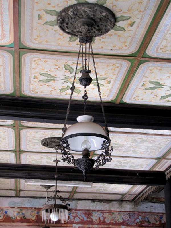 Chùm đèn bạch đăng thế kỷ 18; cặp đèn treo thế kỷ 19...