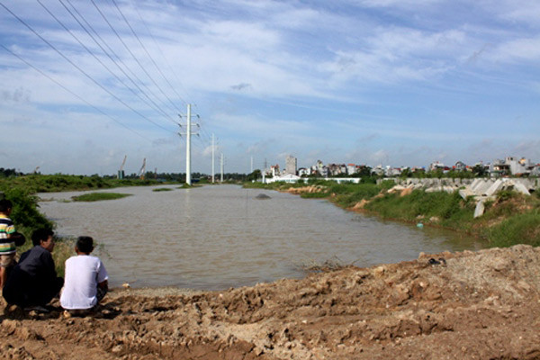 Theo luật sư Nguyễn Đăng Quang (Đoàn luật sư TP Hà Nội) chia sẻ với báo nguoilaodong, để đảm bảo thi công trong công trình xây dựng, Bộ Xây dựng đã ban hành Thông tư 22/2010. Trong đó, quy định công trường phải có biển báo, rào chắn báo hiệu nguy hiểm; trong trường hợp công trình thiếu các biện pháp đảm bảo an toàn và gây chết người thì có thể khởi tố hình sự theo Điều 227 Bộ Luật hình sự về tội vi phạm về an toàn lao động, vệ sinh lao động, an toàn ở những nơi đông người.