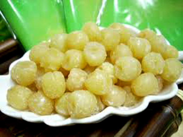 8. Mứt sen trần Mứt sen trần là món ngon và bổ dưỡng cho gia đình, đặc biệt là trẻ em trong những ngày Tết. Mứt khéo là khi nào hạt sen thật bùi, không bị vỡ, không dính vào nhau, thơm hoa bưởi, trong và có màu trắng ngà ngà ẩn hơi vàng vàng. 8. Mứt sen trần Mứt sen trần là món ngon và bổ dưỡng cho gia đình, đặc biệt là trẻ em trong những ngày Tết. Mứt khéo là khi nào hạt sen thật bùi, không bị vỡ, không dính vào nhau, thơm hoa bưởi, trong và có màu trắng ngà ngà ẩn hơi vàng vàng.