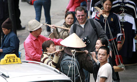 Mỗi ngày một “cò” có thể kiếm được ít nhất 1 triệu đồng, có ngày lên tới 3 – 4 triệu đồng, những ngày nghỉ lễ, số tiền còn tăng hơn nữa. (Ảnh minh họa)