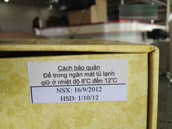 Chị Thanh H. hoảng hốt nói: “May mà mình còn ngó lại chứ để mấy nhóc nhà mình háo ngọt, mắt vừa xem ti vi vừa cắt bánh cho ngay vào mồm thì không biết hậu quả sẽ như thế nào”. (Ảnh: VOV) Chị Thanh H. hoảng hốt nói: “May mà mình còn ngó lại chứ để mấy nhóc nhà mình háo ngọt, mắt vừa xem ti vi vừa cắt bánh cho ngay vào mồm thì không biết hậu quả sẽ như thế nào”. (Ảnh: VOV)