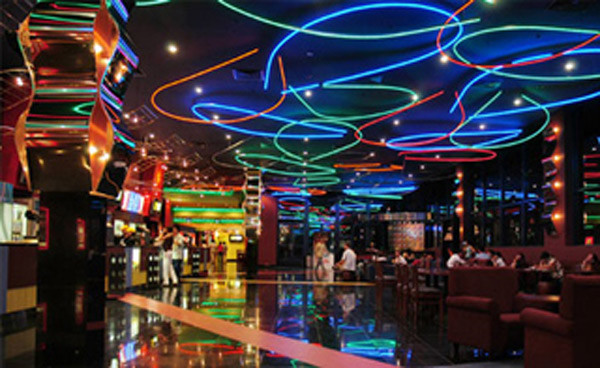 Sự có mặt của cụm rạp hiện đại đầu tiên tại Hà Nội là Megastar vào tháng 4/2006 đã làm thay đổi đáng kể mô hình hoạt động của các rạp chiếu phim Hà Nội. Sự có mặt của cụm rạp hiện đại đầu tiên tại Hà Nội là Megastar vào tháng 4/2006 đã làm thay đổi đáng kể mô hình hoạt động của các rạp chiếu phim Hà Nội.