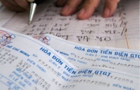 Giá điện tăng khiến người tiêu dùng lẫn các doanh nghiệp đều điêu đứng. Giá điện tăng khiến người tiêu dùng lẫn các doanh nghiệp đều điêu đứng.