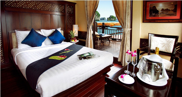 Tàu Paradise Cruise có thiết kế của Pháp và được đóng tại nhà máy đóng tàu tốt nhất Việt Nam đảm bảo về độ nghiêng, lắc.