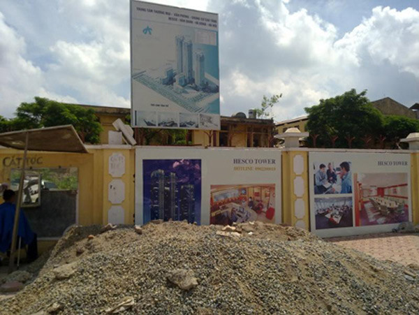9. Dự án Trung tâm thương mại, văn phòng, chung cư cao tầng Hesco của CTCP Bất động sản Megastar Land trên đường Nguyễn Trãi. Dự án được chào bán từ năm 2009 nhưng theo thông tin từ chủ đầu tư thì đến tháng 4/2011 mới hoàn thành công tác giải phóng mặt bằng và thi công 4 cọc thí nghiệm cho 2 tòa nhà 45 tầng và 50 tầng. Tuy nhiên, theo khảo sát của phóng viên, thì đến đầu tháng 3/2012, dự án vẫn chỉ là bãi đất trống được quây tôn kín xung quanh.