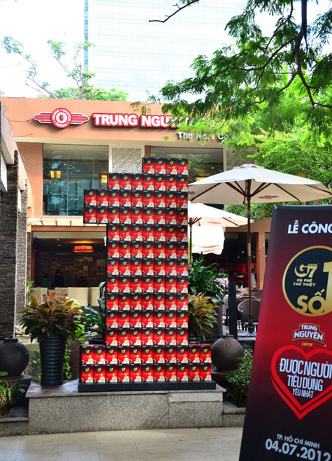 Trung Nguyên tổ chức buổi lễ quy mô để công bố vị thế của mình, trong đó khẳng định cafe hòa tan G7 là số một. (Ảnh: Trung Nguyên) Trung Nguyên tổ chức buổi lễ quy mô để công bố vị thế của mình, trong đó khẳng định cafe hòa tan G7 là số một. (Ảnh: Trung Nguyên)